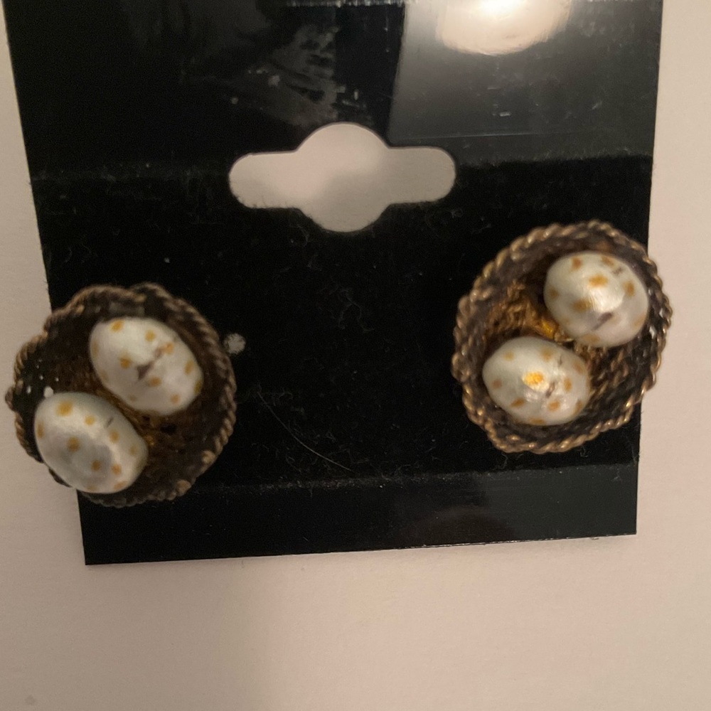 Vintage hand made gold tone nest earrings with eggs 1950s